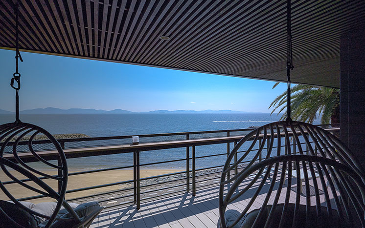 海テラス くらぽてぃから望む三河湾の景色