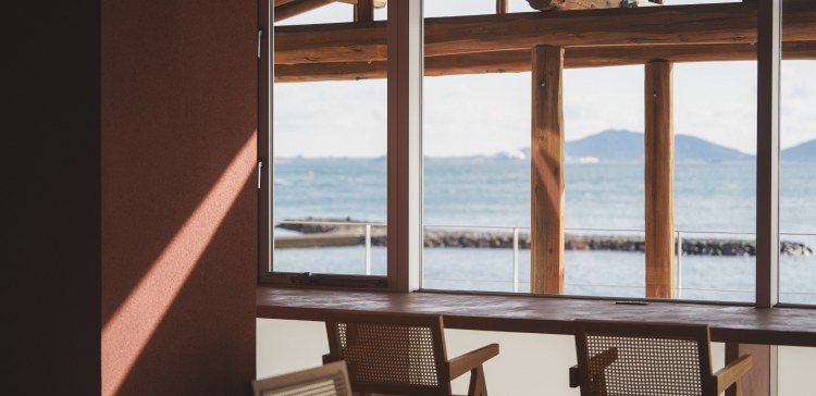 海が魅せる絶景と共に働く